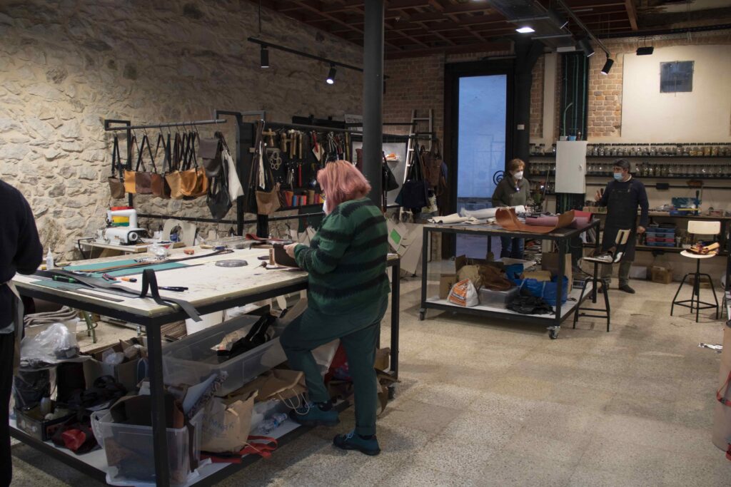 Revoluciona Taller de cuero en Bilbao