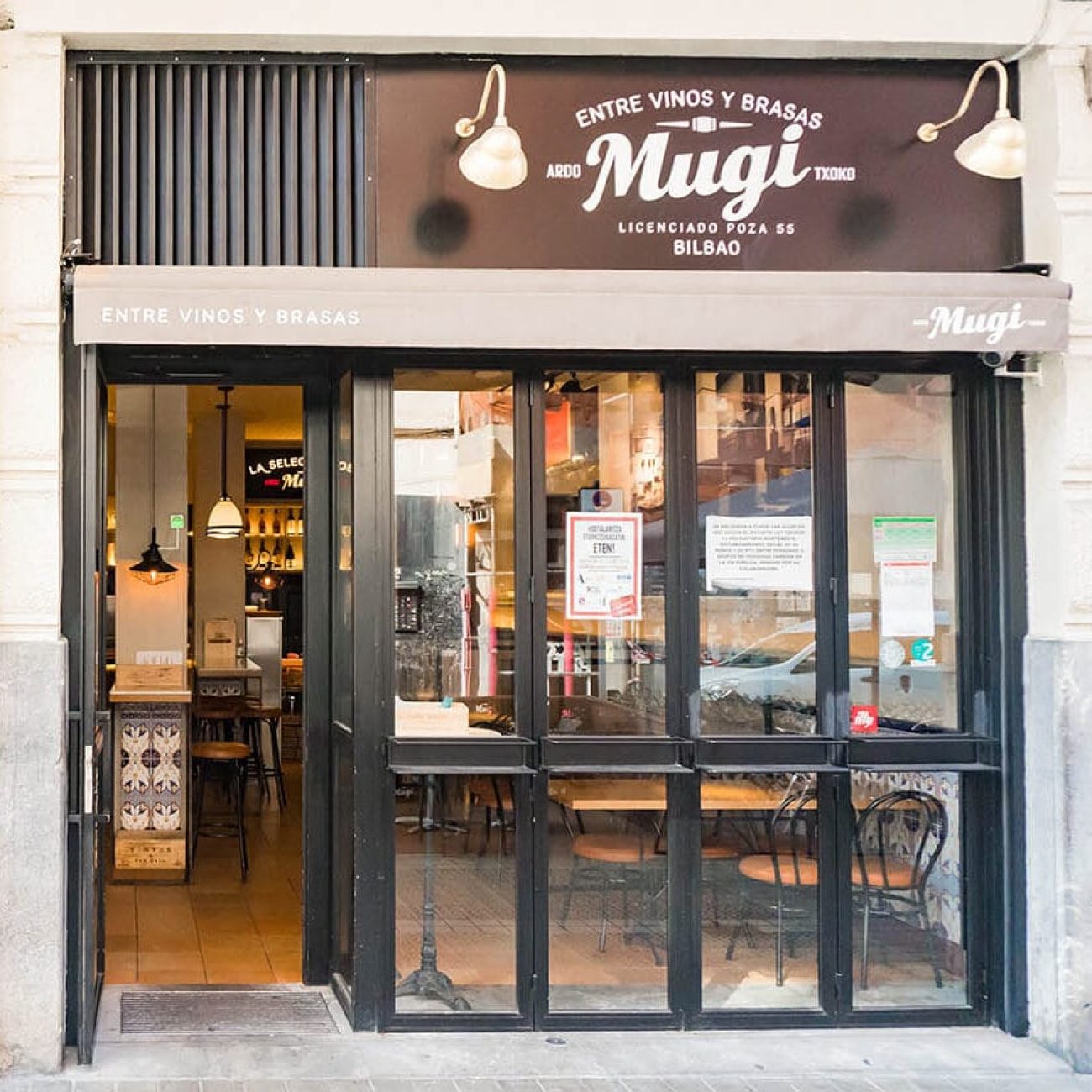 El Mugi, Entre Vinos y Brasas