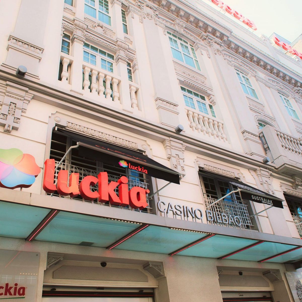 Multiespacio de diseño que aúna juego, gastronomía, restauración, eventos y Poker