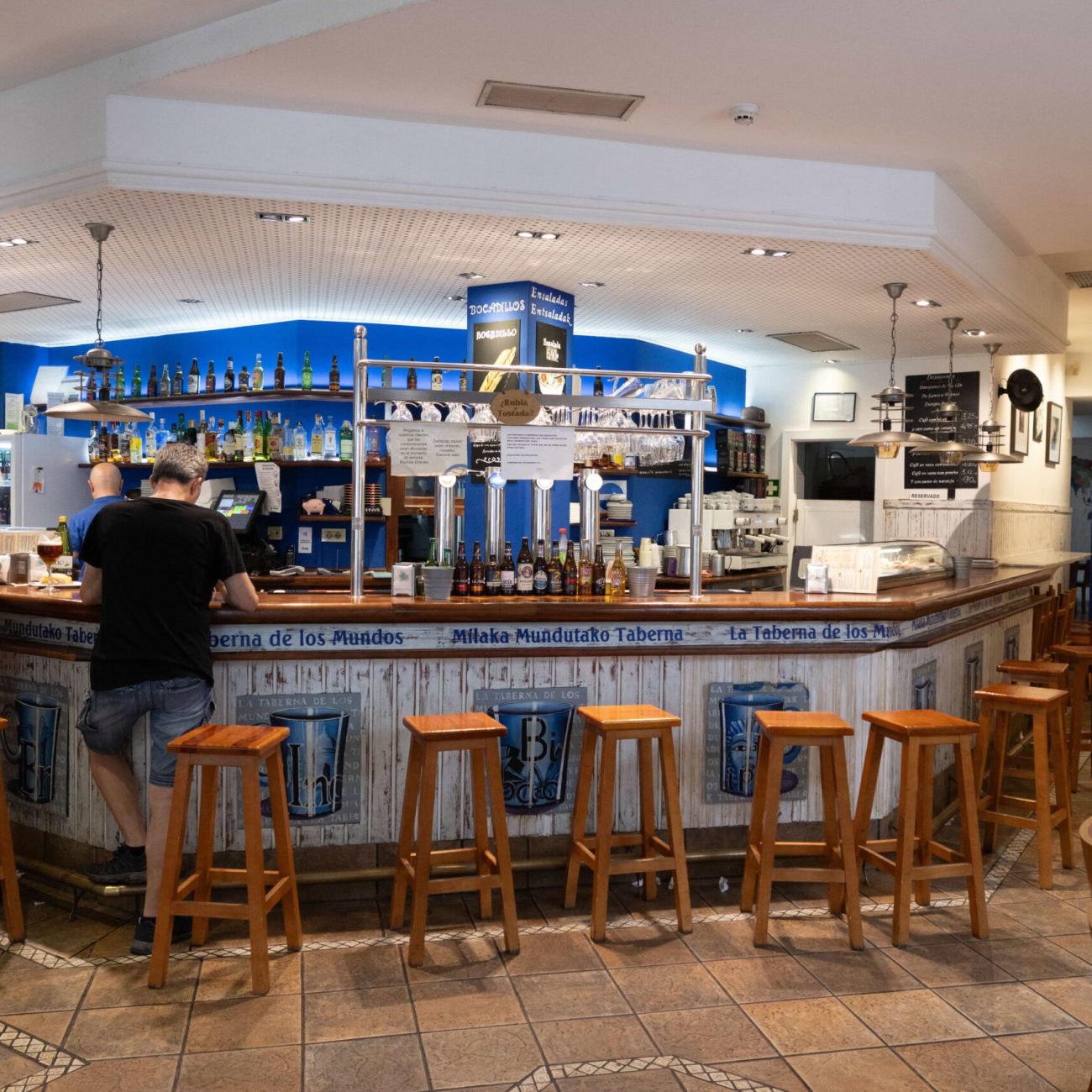 LA TABERNA DE LOS MUNDOS