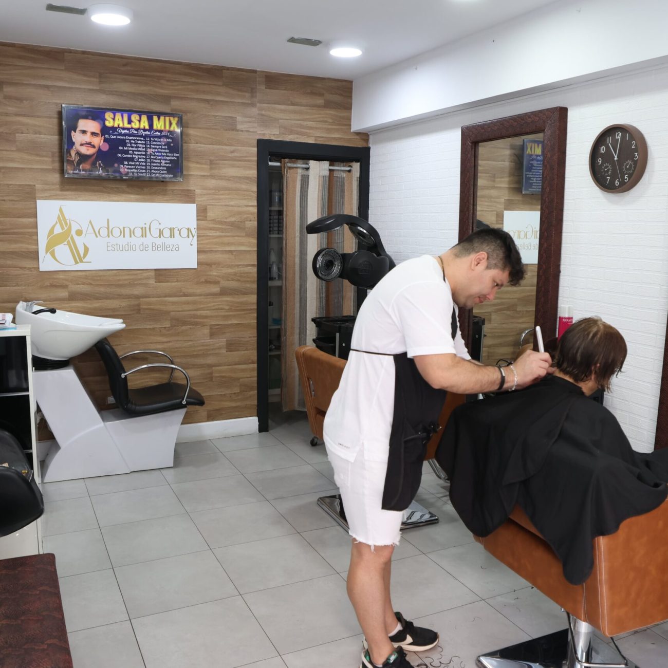ADONAI GARAY ESTUDIO DE BELLEZA