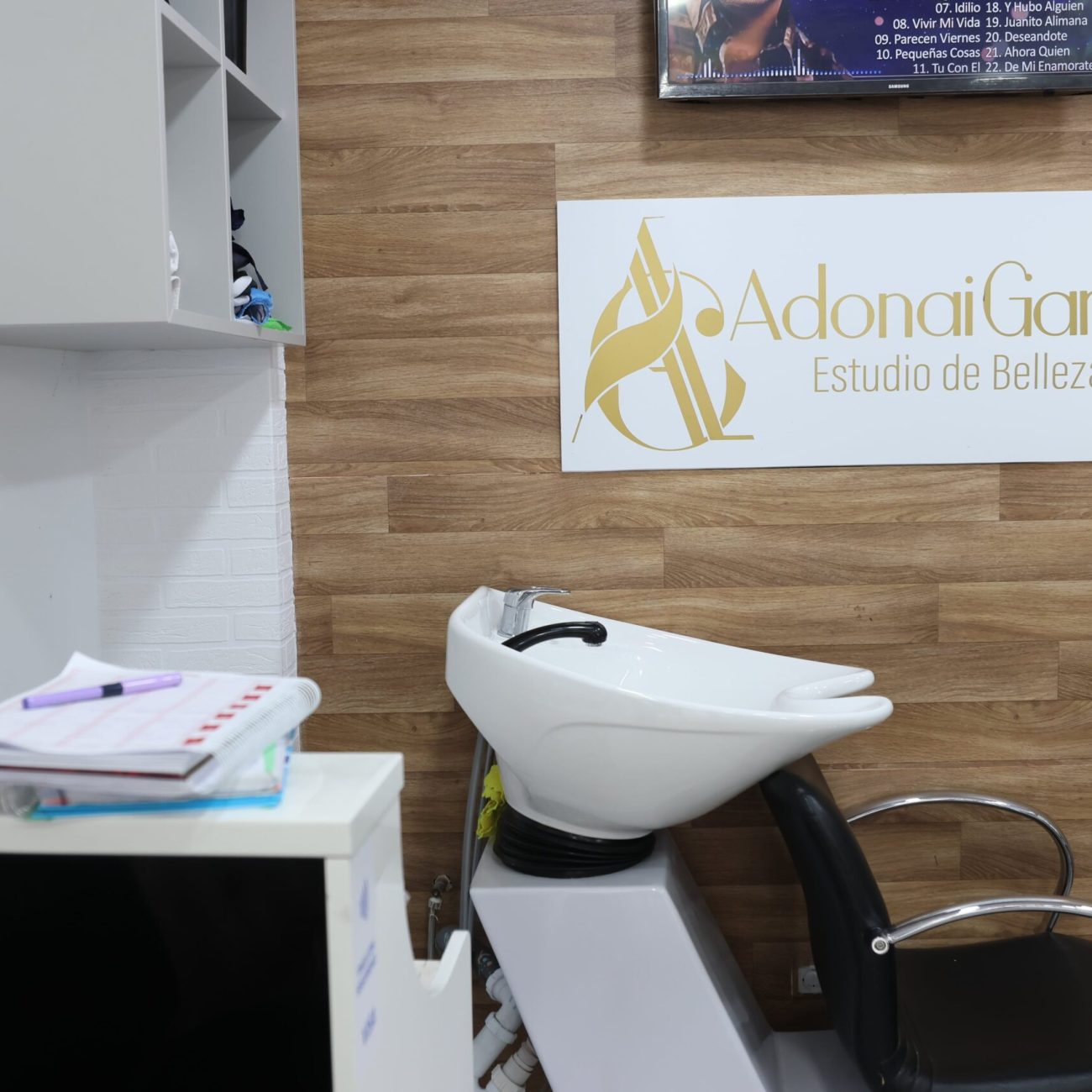 ADONAI GARAY ESTUDIO DE BELLEZA