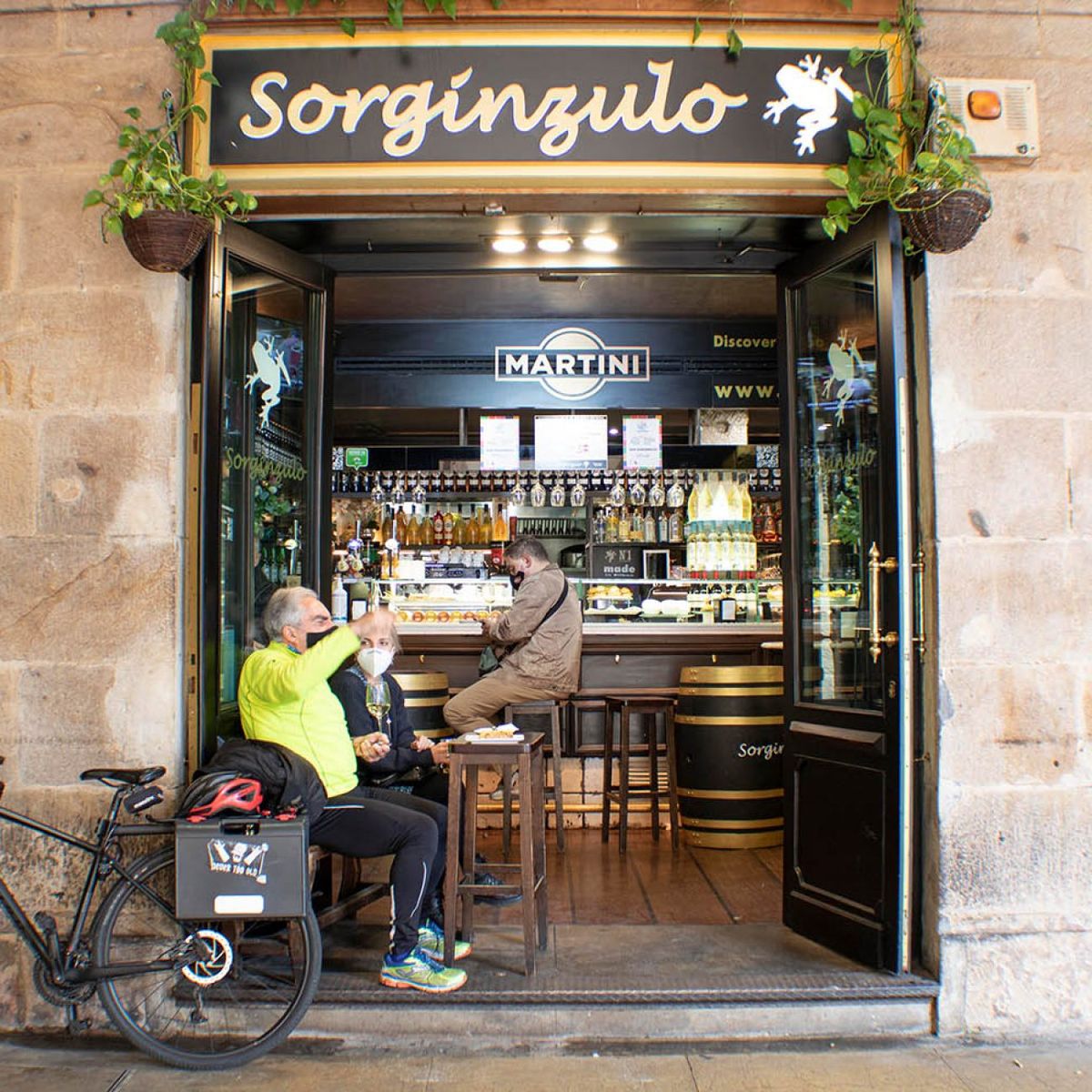 Sorginzulo, bar de pintxos en la Plaza Nueva de Bilbao
