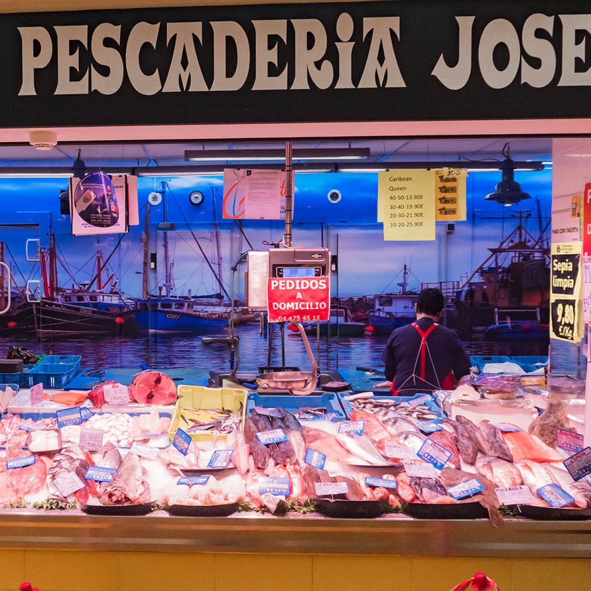 Pescados y mariscos Josetxu en el Mercado de Deusto