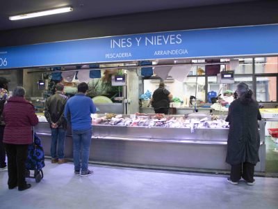 Pescadería Inés y Nieves en el Mercado de la Ribera