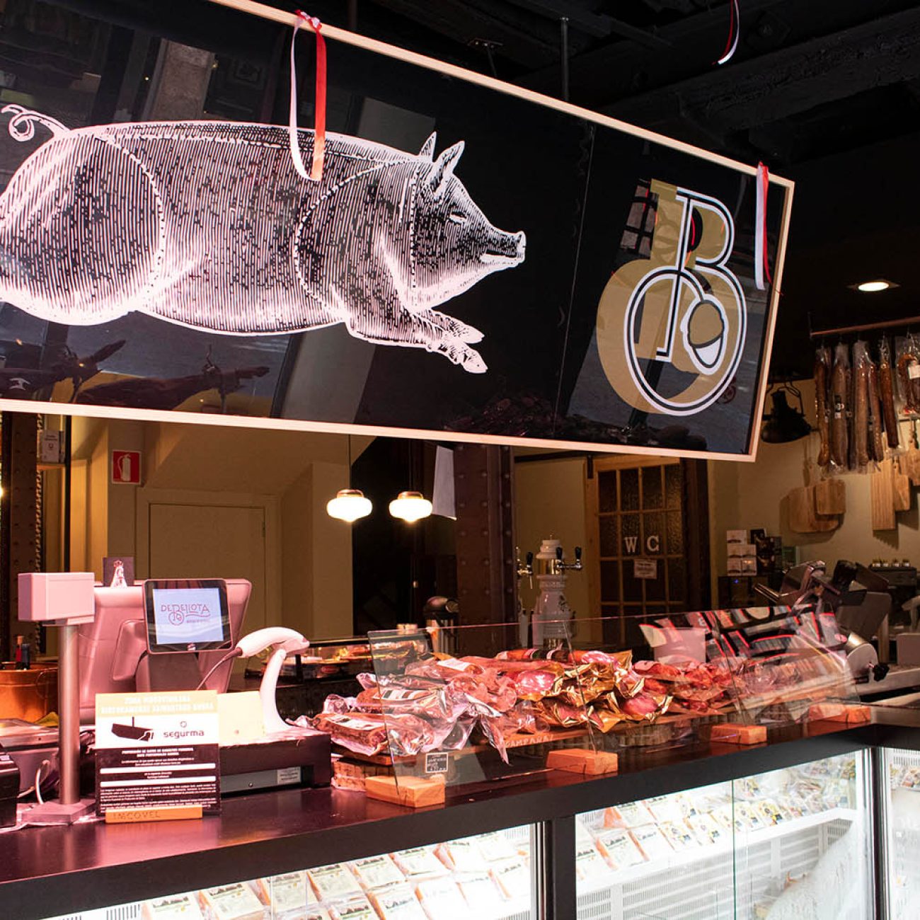 De bellota, tienda y bar delicatessen de jamón en Bilbao