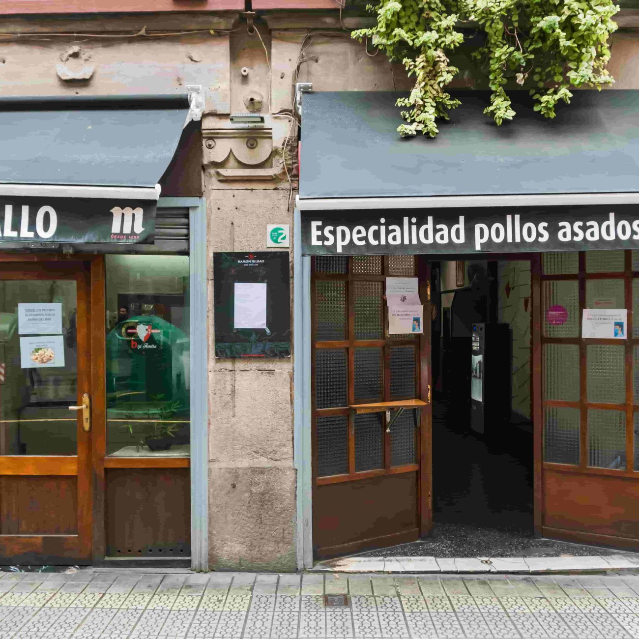 Bar el Gallo en Bilbao especializado en pollos asados