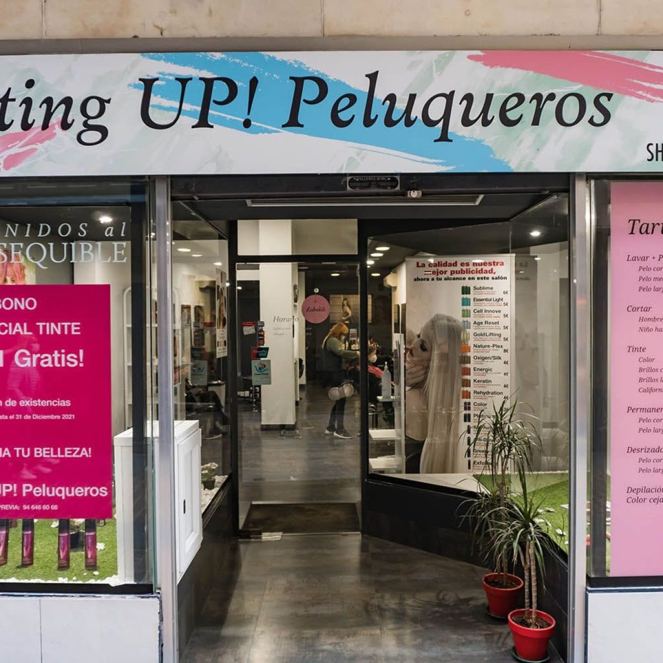 CUTTING UP PELUQUEROS