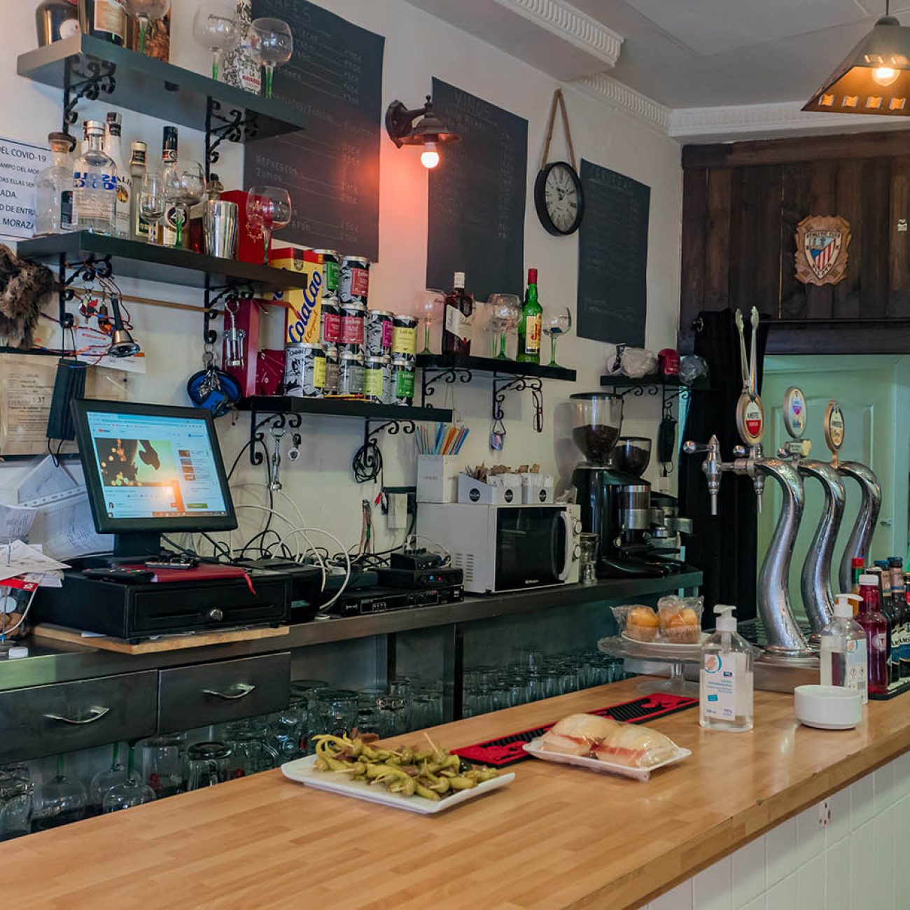 BAR LA CURVA