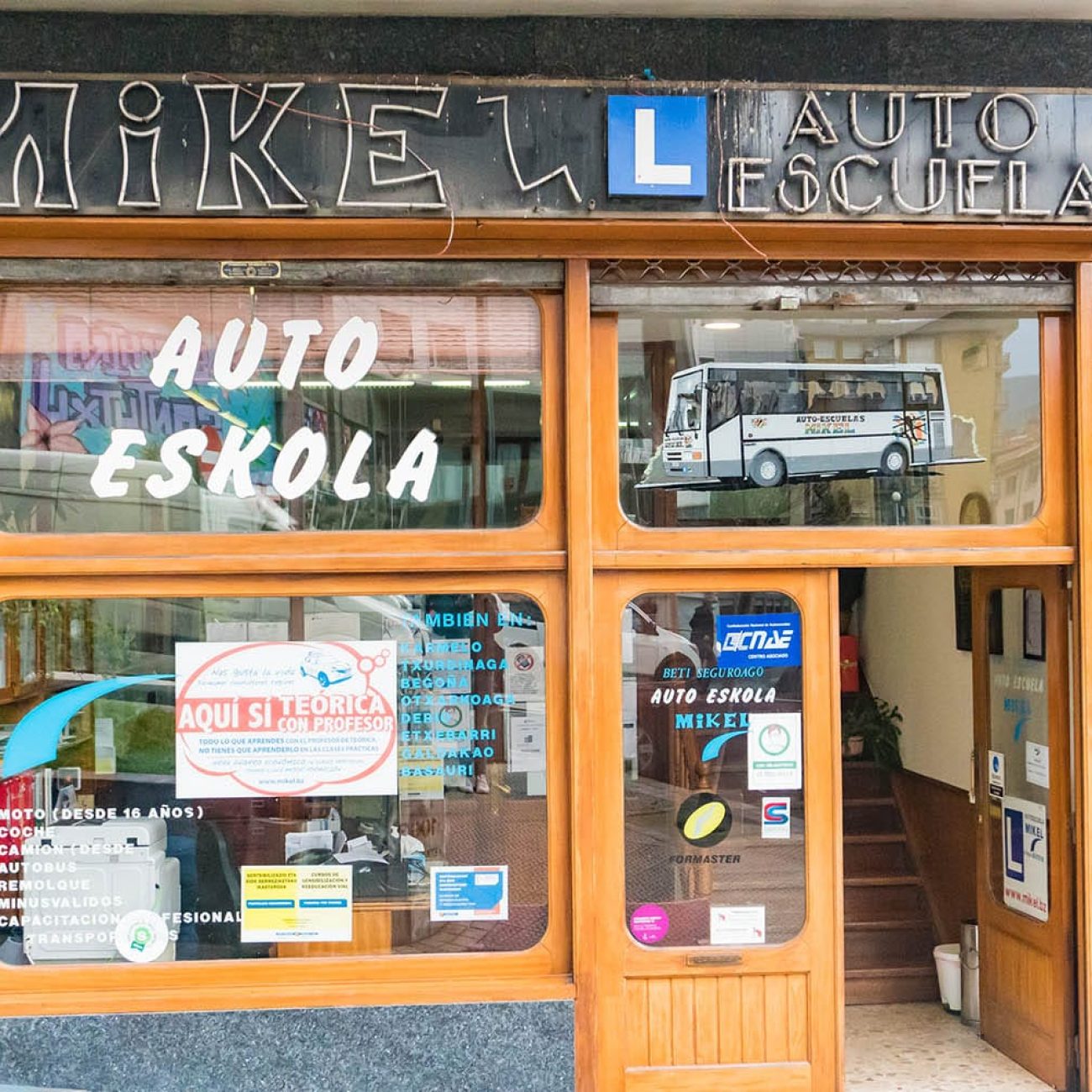 AUTOESCUELA MIKEL