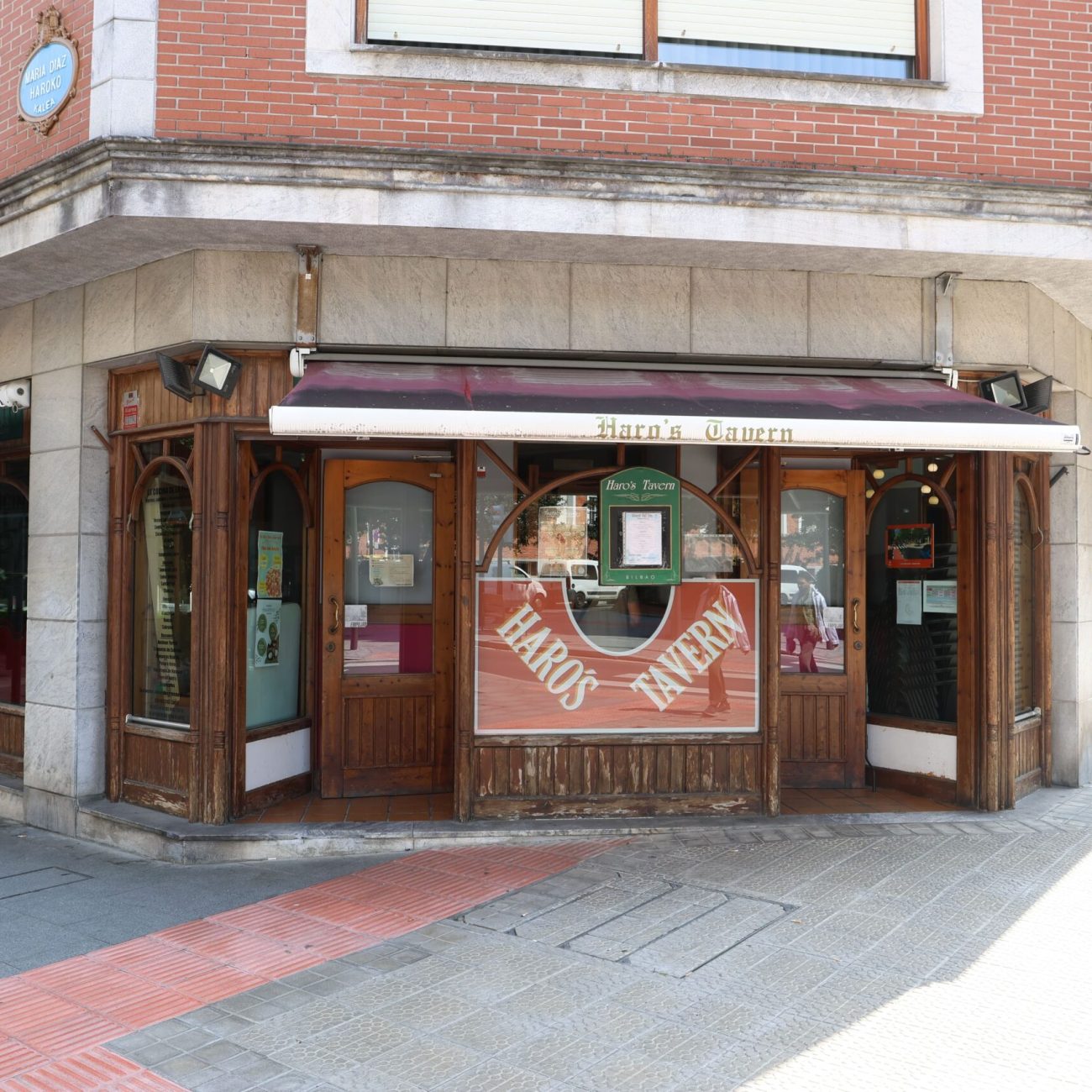 HAROS TAVERN ENTRADA