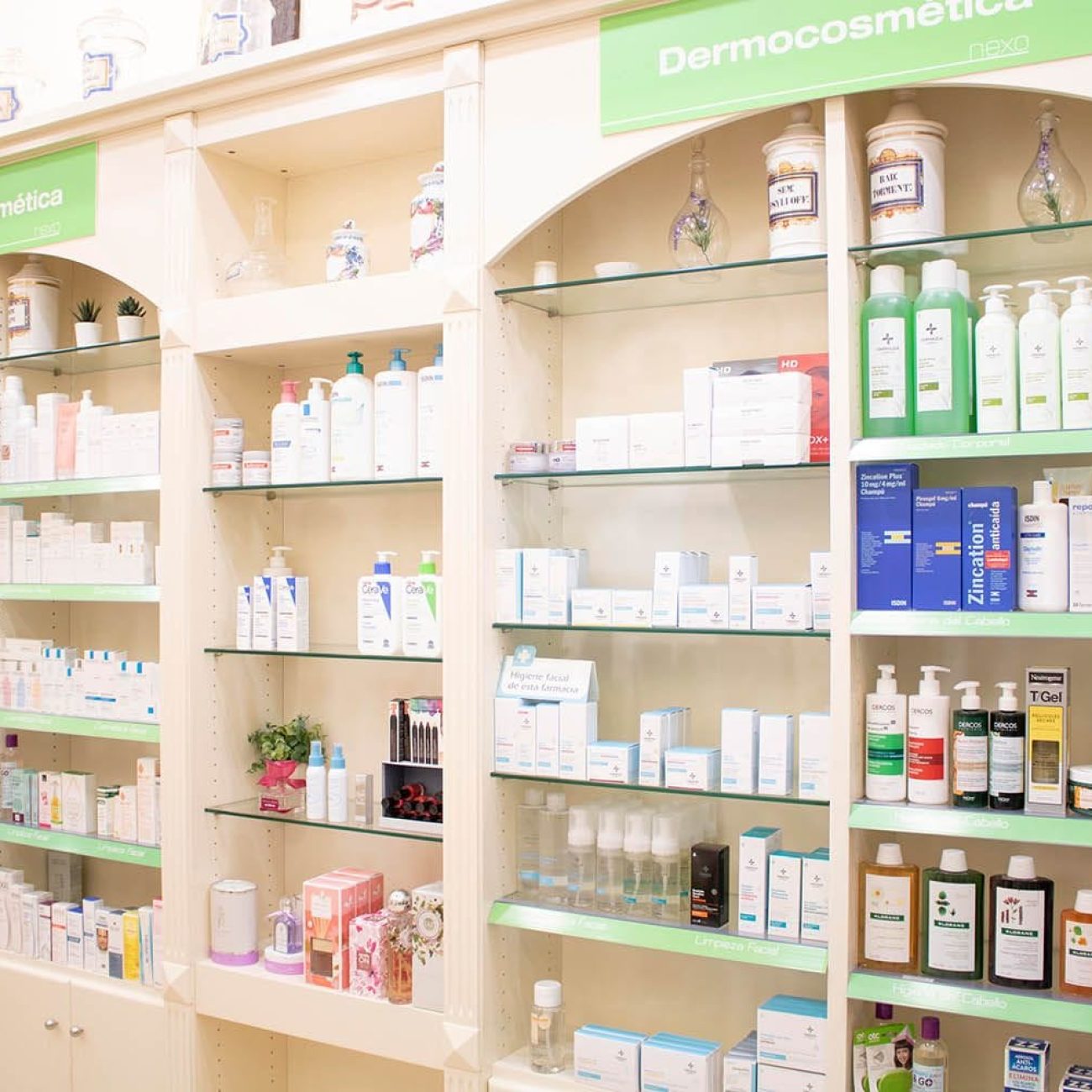 FARMACIA MÓNICA PARIZA