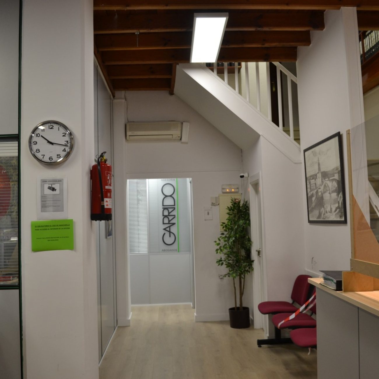 INTERIOR 1