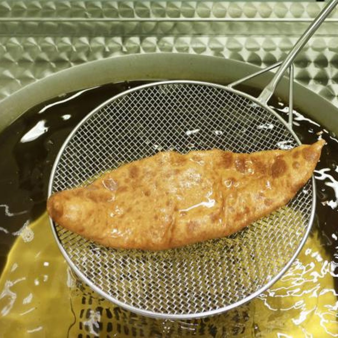 Pelati - pizza frita